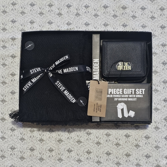 Steve Madden Wallet & Scarf Gift Set - Picture 1 of 4